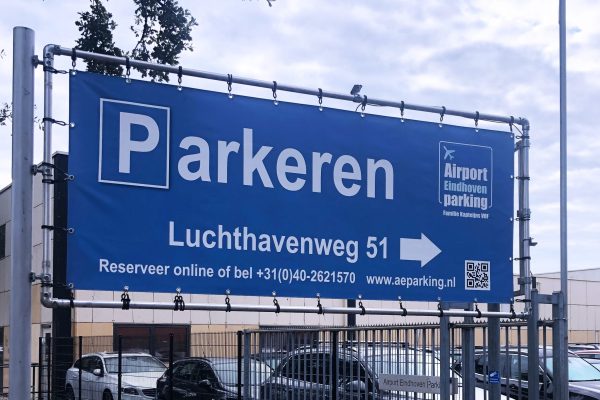 Aanzicht bord Eindhoven Airport Parking